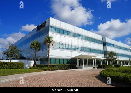 Estero, FL -30 GEN 2020 - Vista esterna della sede centrale della Hertz Corporation con sede in Florida, una società di noleggio auto americana che possiede anche t Foto Stock