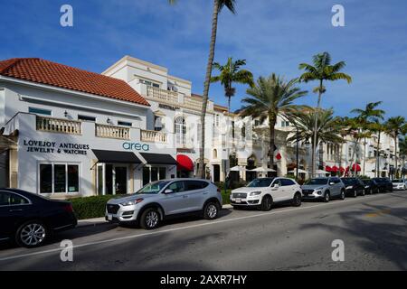 Napoli, FL -30 GEN 2020 - Vista della Fifth Avenue South Street nel centro di Napoli, Florida, Stati Uniti. Foto Stock