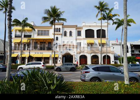 Napoli, FL -30 GEN 2020 - Vista della Fifth Avenue South Street nel centro di Napoli, Florida, Stati Uniti. Foto Stock