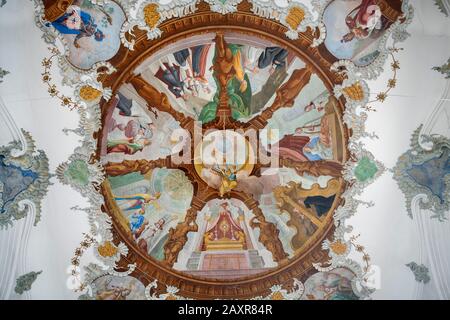 Affreschi Sul Soffitto, Chiesa Ospedale Di Santo Spirito Geist, Füssen, Alta Baviera, Baviera, Germania, Europa Foto Stock