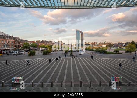 Piazzale della stazione ferroviaria di Liegi, Gare de Liège-Guillemins, Liegi, Regione Vallone, Belgio, Europa Foto Stock