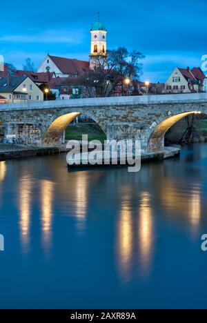 Ponte Di Pietra, Danubio, San Mang, Complesso Del Monastero, Chiesa, Sera, Ratisbona, Alto Palatinato, Baviera, Germania, Europa Foto Stock