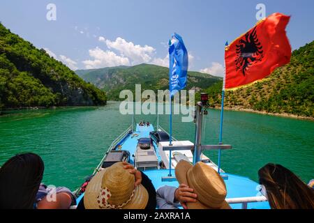 Traghetto Per Auto, Koman Reservoir, Liqeni I Komanit, Drin River, Shkoder Shark, Albania Foto Stock