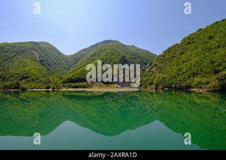 Koman Reservoir, Liqeni I Komanit, Drin River, Shkoder Shark, Albania Foto Stock