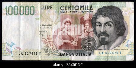 1994 , ITALIA : 100.000 BANCONOTA ITALIANA DA LIRE dedicata al pittore Michelangelo Merisi aka il CARAVAGGIO ( 1571 - 1610 ), incisa da Savini & Cionini , da dipinti originali di Caravaggio e dal ritratto del pittore OTTAVIO LEONI ( 1621 ) . La lira è stata l'unità ufficiale di moneta in Italia fino al 1° gennaio 1999, quando è stata sostituita dall'euro (monete e banconote in euro non sono state introdotte fino al 2002). La vecchia moneta denominata lira cessò di essere oggetto di gara il 28 febbraio 2002. Il tasso di conversione è di 1.936.27 lire in euro. - BANCONOTA - carta montea - SOLDI FUORICORSO - fuori corso Foto Stock