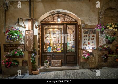 Macelleria a Spello, provincia di Perugia, Umbria, Italia Foto Stock