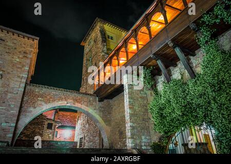 Notte a Spello, provincia di Perugia, Umbria, Italia Foto Stock