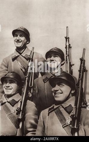 Esercito Rosso. Dal libro di propaganda sovietico del 1937. Mitragliatrici dell'esercito sovietico Foto Stock