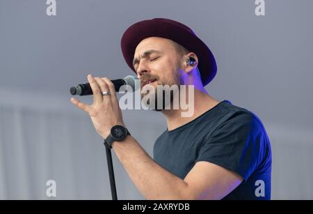 Offenburg, Germania. 12th Feb, 2020. Cantante Max Mutzke alla presentazione della medaglia Staufer alla festa dello staff della media Company. L'editore Hubert Burda festeggia il suo 80th compleanno. Credito: Patrick Seeger/Dpa/Alamy Live News Foto Stock