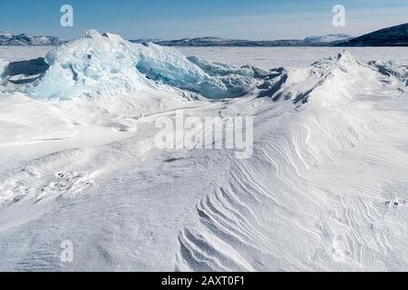 Svezia, Lapponia, Abisko, lago ghiacciato (Torneträsk), neve e ghiaccio Foto Stock