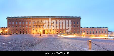 Svedese il Palazzo Reale di Stoccolma di notte Foto Stock