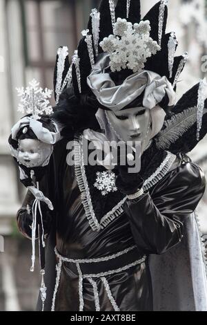 Maschera di Venezia in Piazza San Marco. Febbraio 2009 Foto Stock