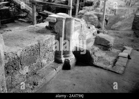 Ausgralungsarbeiten Am Dom, Salisburgo, Österreich, 1957. Lavori di scavo presso la cattedrale di Salisburgo, Austria, 1957. Foto Stock