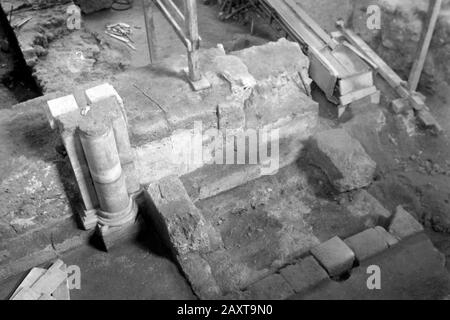 Ausgralungsarbeiten Am Dom, Salisburgo, Österreich, 1957. Lavori di scavo presso la cattedrale di Salisburgo, Austria, 1957. Foto Stock