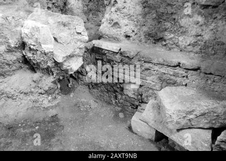 Ausgralungsarbeiten Am Dom, Salisburgo, Österreich, 1957. Lavori di scavo presso la cattedrale di Salisburgo, Austria, 1957. Foto Stock