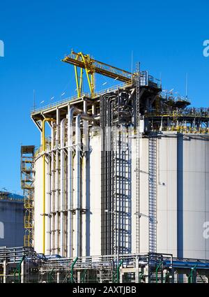 Serbatoio di stoccaggio del gas naturale liquefatto. Foto Stock