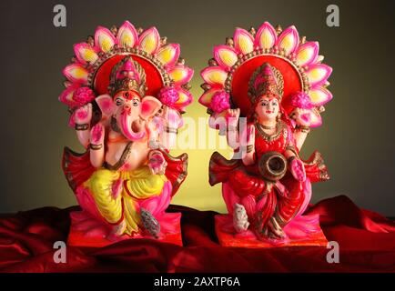 Signore Ganesha Splendidamente Decorato E Goddess Laxmi Idoli / Statua Foto Stock