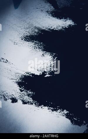 Tratti Sfocati astratti in nero su sfondo bianco Con Cornice Foto Stock