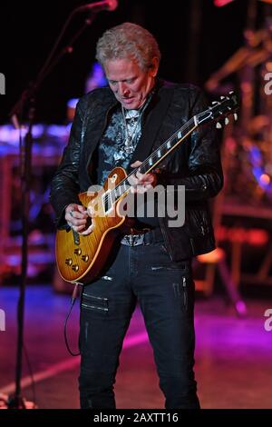 Fort Lauderdale, Florida, Stati Uniti. 12th Feb, 2020. Don Felder si esibisce presso la Parker Playhouse il 12 febbraio 2020 a Fort Lauderdale Florida. Credito: Mpi04/Media Punch/Alamy Live News Foto Stock