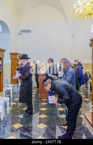 Tiberias, Israele - 10 febbraio 2020: Preghiere ebraiche alla Tomba di Rabbi Meir Baal Hanes (il Creatore dei Miracoli), a Tiberias, Israele settentrionale Foto Stock