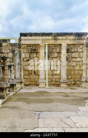 Cafarnao, Israele - 10 febbraio 2020: L'antica sinagoga di Cafarnao, Israele settentrionale Foto Stock