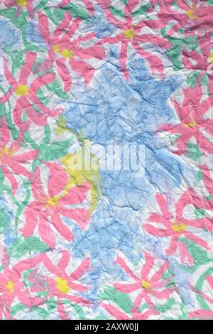 fiori dipinti, immagine del colore della vernice sulla carta piegata Foto Stock