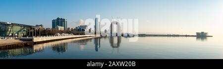 Baku, Azerbaigian 27 Gennaio 2020 - Costa Del Mar Caspio A Baku Foto Stock