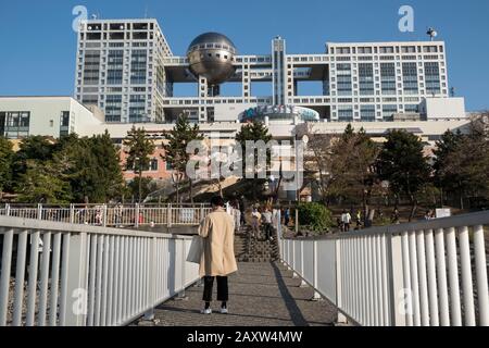 Giappone, Tokyo: Edificio che ospita la sede della Fuji TV Obaida, architetto Kenzo Tange Foto Stock