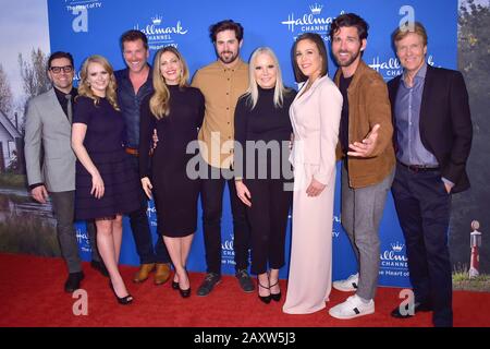 Beverly Hills, Stati Uniti. 11th Feb, 2020. Kavan Swith, Andrea Brooks, Paul Greene, Pascale Hutton, Chris McNally, Michelle Vicary, Erin Krakow, Kevin McGarry e Jack Wagner alla Stagione 7 Celebration Dinner della serie televisiva Hallmark Channel' Quando Chiama Heart/Janette Oke: La Saga Coal Valley 'al Beverly Wilshire Hotel. Beverly Hill, 11 feb 2020 | utilizzo credito mondiale: DPA/Alamy Live News Foto Stock