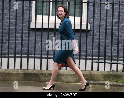 Leader della Camera dei Lord Baronessa Evans di Bowes in arrivo a Downing Street, Londra, come il primo ministro Boris Johnson rimescola il suo gabinetto. Foto Stock