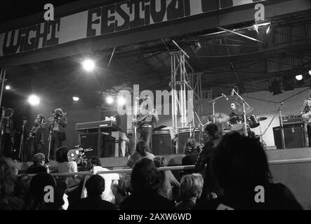 Il gruppo di Chicago durante il famoso festival Isle of Wight nel 1970, si stima che tra 600 e 700.000 persone hanno partecipato. Venerdì 28 Agosto 1970 Foto Stock