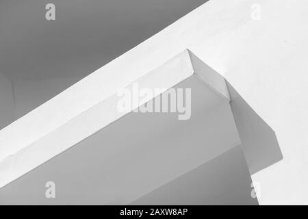 Astratto minimi dettagli architettonici, angoli bianchi e ombre grigie, foto di sfondo Foto Stock
