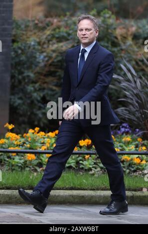 Grant Shapps, segretario al settore dei trasporti, arriva a Downing Street, Londra, mentre il primo ministro Boris Johnson rimescola il suo gabinetto. Foto Stock