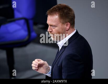 Berlino, Germania. 13th Feb, 2020. Christoph Matschie (SPD), ex vice primo ministro della Turingia, interviene alla 146th sessione del Bundestag. Una buona settimana dopo l'elezione del politico del FDP Kemmerich come ministro della Turingia con il voto dell'AFD, la discussione di attualità del Bundestag si è nuovamente concentrata su questo tema. Credito: Britta Pedersen/Dpa-Zentralbild/Dpa/Alamy Live News Foto Stock