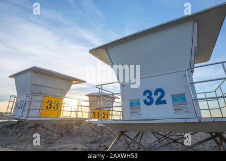 Lifeguard Towers a la Jolla Shores Beach. La Jolla, California, Stati Uniti. Foto Stock