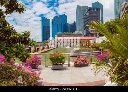 Singapore, SINGAPORE - CIRCA SETTEMBRE 2017: Vista sulla Marina Bay a Singapore. Foto Stock