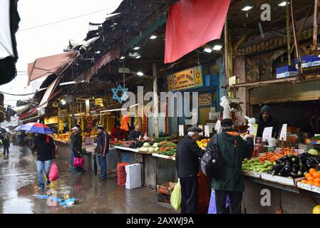 Giornata piovosa al mercato del Carmelo Foto Stock