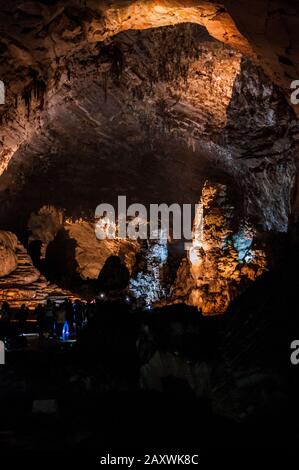 UTAS de Cacahuamilpa Caverns a Guerrero, Messico, uno dei più grandi sistemi di grotte del mondo fatto di migliaia di stalattiti e stalagmiti. Foto Stock