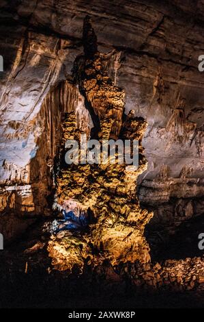 UTAS de Cacahuamilpa Caverns a Guerrero, Messico, uno dei più grandi sistemi di grotte del mondo fatto di migliaia di stalattiti e stalagmiti. Foto Stock