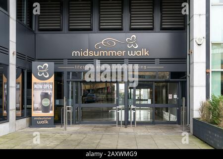 Ingresso Al Midsummer Walk, un mix di negozi e uffici, Milton Keynes, Regno Unito Foto Stock