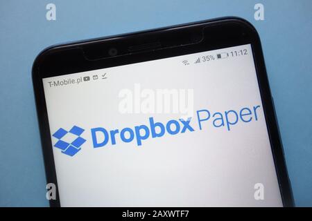 Logo Dropbox Paper visualizzato sullo smartphone Foto Stock