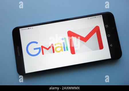 Il logo Gmail viene visualizzato sullo smartphone Foto Stock