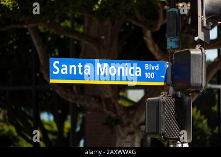 Santa Monica Boulevard, semaforo, California, Stati Uniti d'America. STATI UNITI. Ottobre 2019 Foto Stock