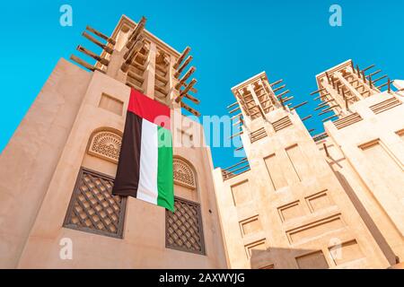 Tradizionale quartiere storico con antica architettura araba a Dubai Foto Stock