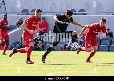 LAFC avanti Adrien Perez (26) controlla un passaggio contro il difensore del Toronto FC Eriq Zavaleta (3) e il centrocampista Liam Fraser (27) durante una partita di calcio MLS preseason, mercoledì 12 febbraio 2020, a Los Angeles, USA. (Foto di IOS/ESPA-Images) Foto Stock