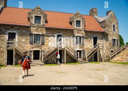 Fort Ticonderoga, sede del forte, muri in pietra e cannoni, New York state, USA Foto Stock