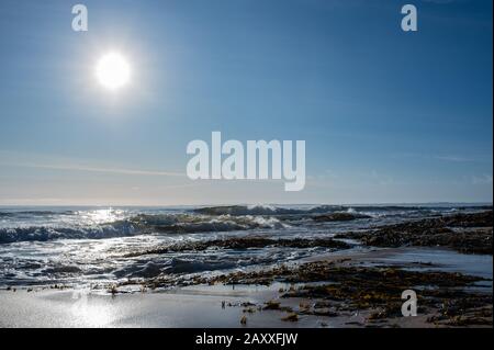 Vista mare cielo chiaro a Embo Beach Foto Stock