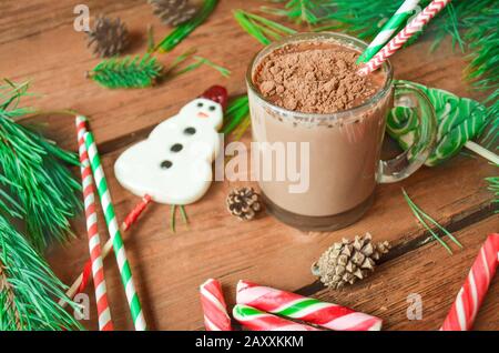 Cioccolata calda in un barattolo di Mason. Il Natale di cioccolata calda. Luogo vuoto per il testo. Foto Stock