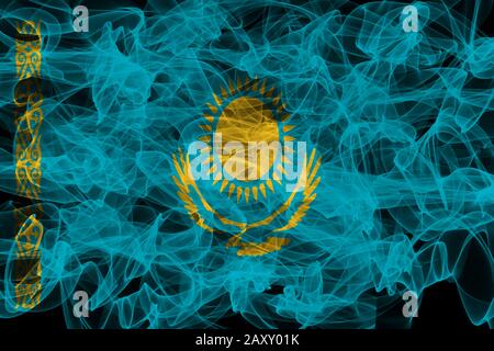 Kazakhstan Smoke Flag Su Sfondo Nero, Bandiera Kazakistan Foto Stock