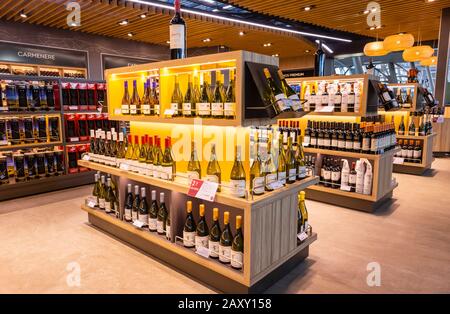 Vendite di vino duty free all'aeroporto di Santiago del Cile (Aeroporto Internazionale Arturo Merino Benítez) Santiago, capitale del Cile, Sud America Foto Stock